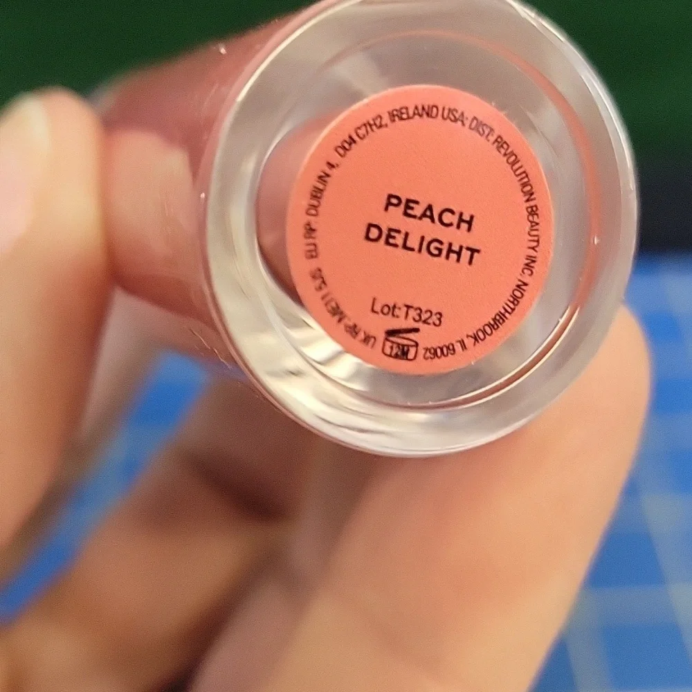 Revolution Pink Lip Gloss 4.6ml - Peach Delight New Seales Tube